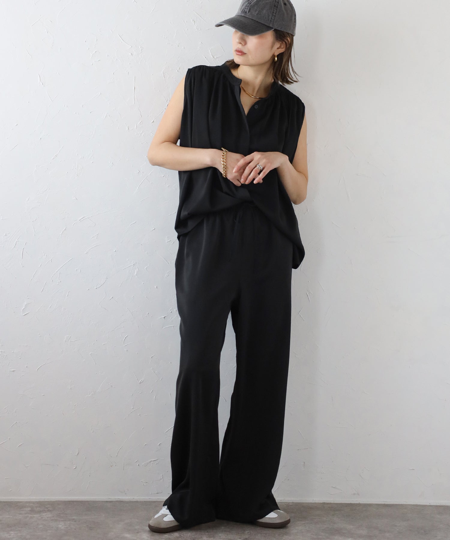 ボンジュールサガン BONJOUR SAGAN マットサテンノースリブラウス×パンツセットアップ （CHARCOAL-GRAY） CHARCOAL-GRAY