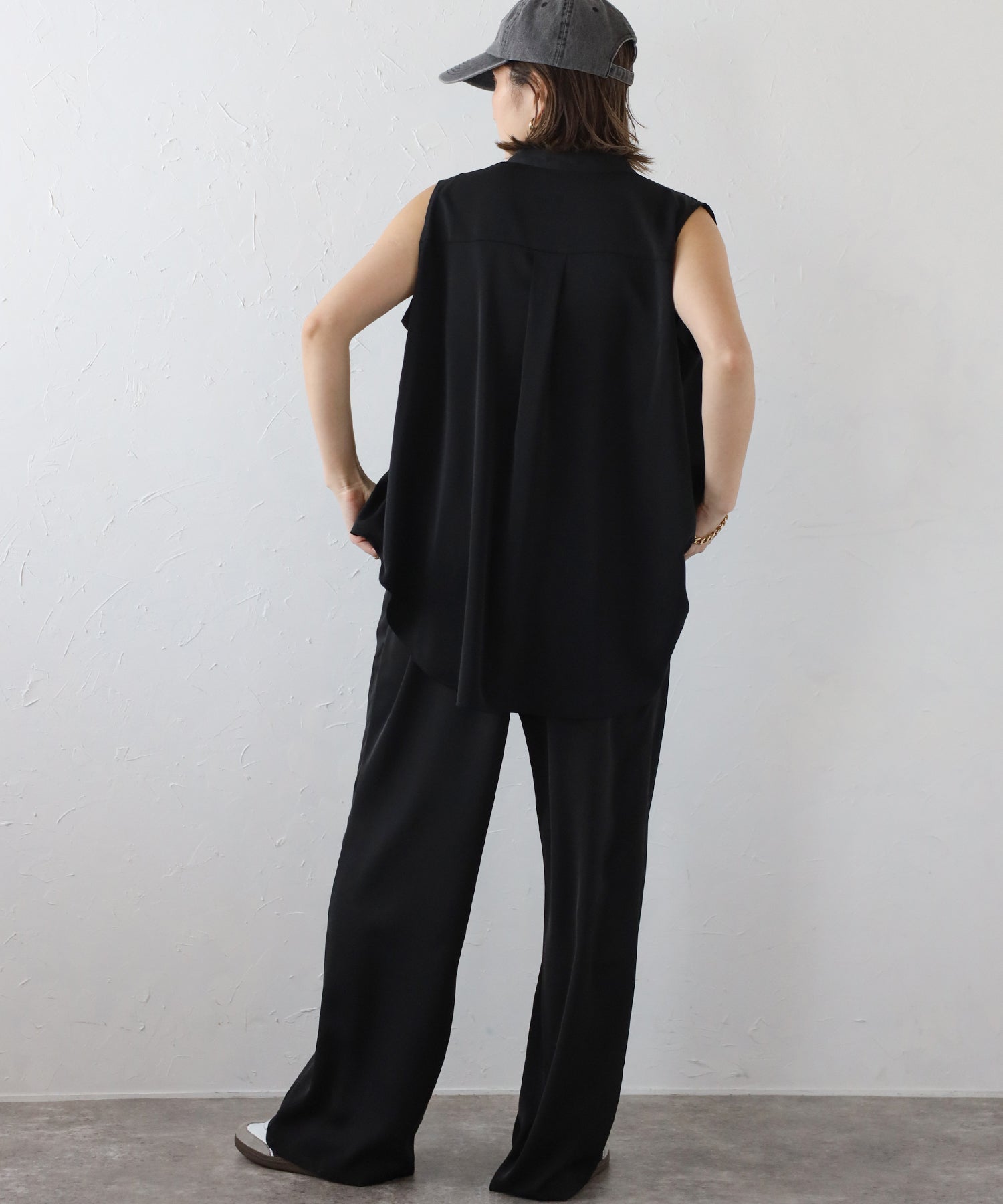 ボンジュールサガン BONJOUR SAGAN マットサテンノースリブラウス×パンツセットアップ （CHARCOAL-GRAY） CHARCOAL-GRAY