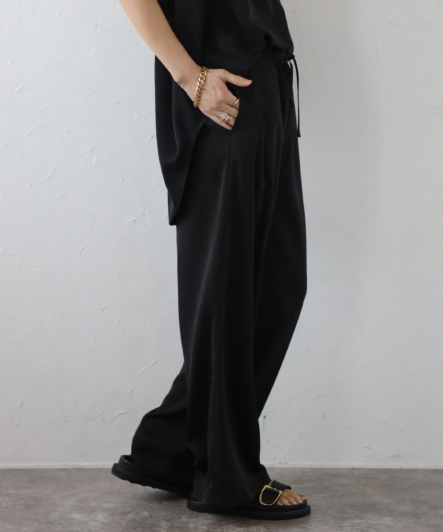 ボンジュールサガン BONJOUR SAGAN マットサテンノースリブラウス×パンツセットアップ （CHARCOAL-GRAY） CHARCOAL-GRAY