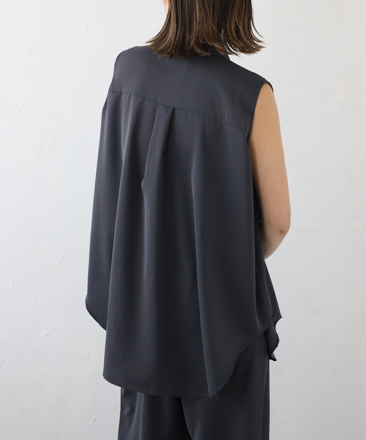 ボンジュールサガン BONJOUR SAGAN マットサテンノースリブラウス×パンツセットアップ （CHARCOAL-GRAY） CHARCOAL-GRAY