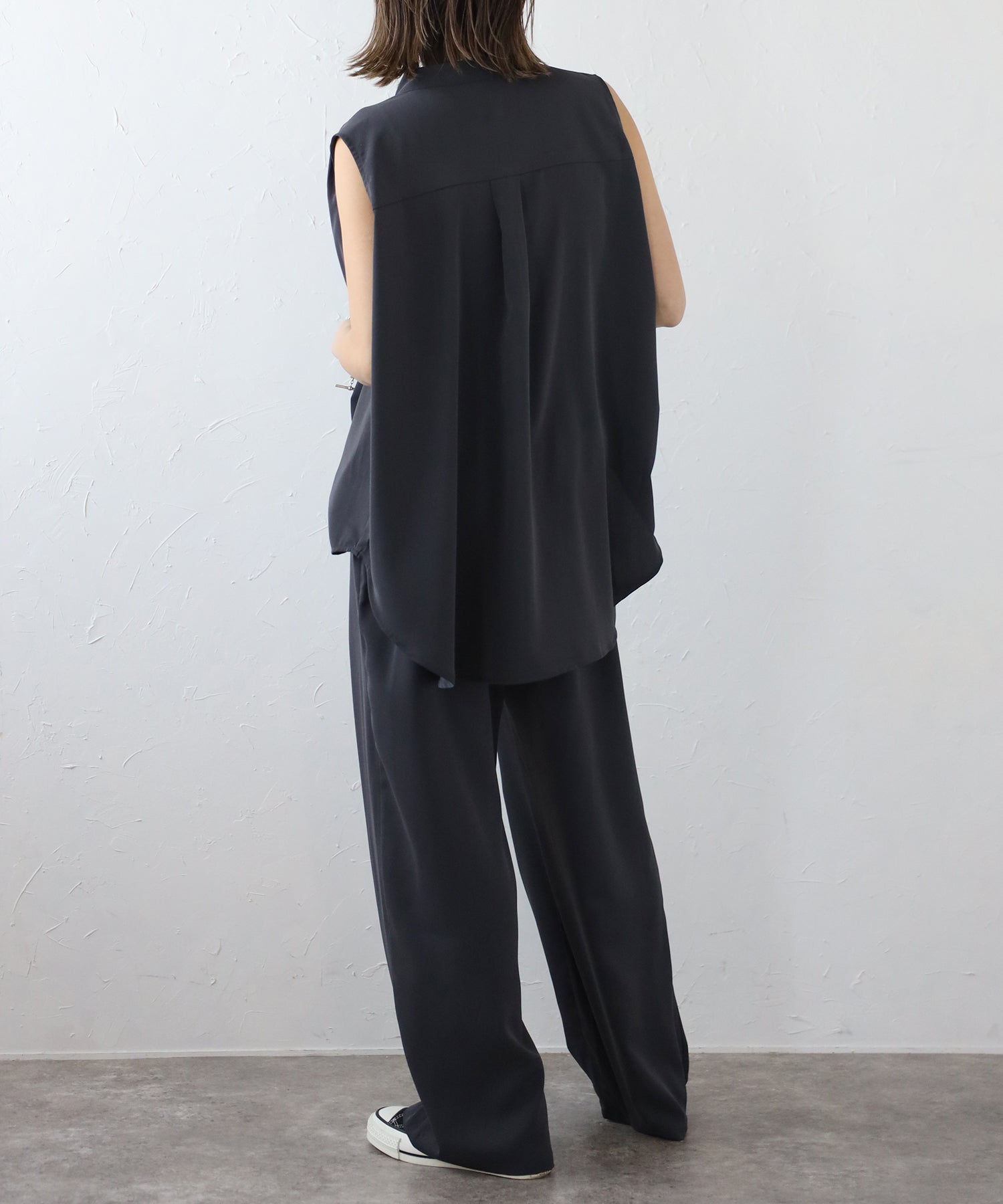 ボンジュールサガン BONJOUR SAGAN マットサテンノースリブラウス×パンツセットアップ （CHARCOAL-GRAY） CHARCOAL-GRAY