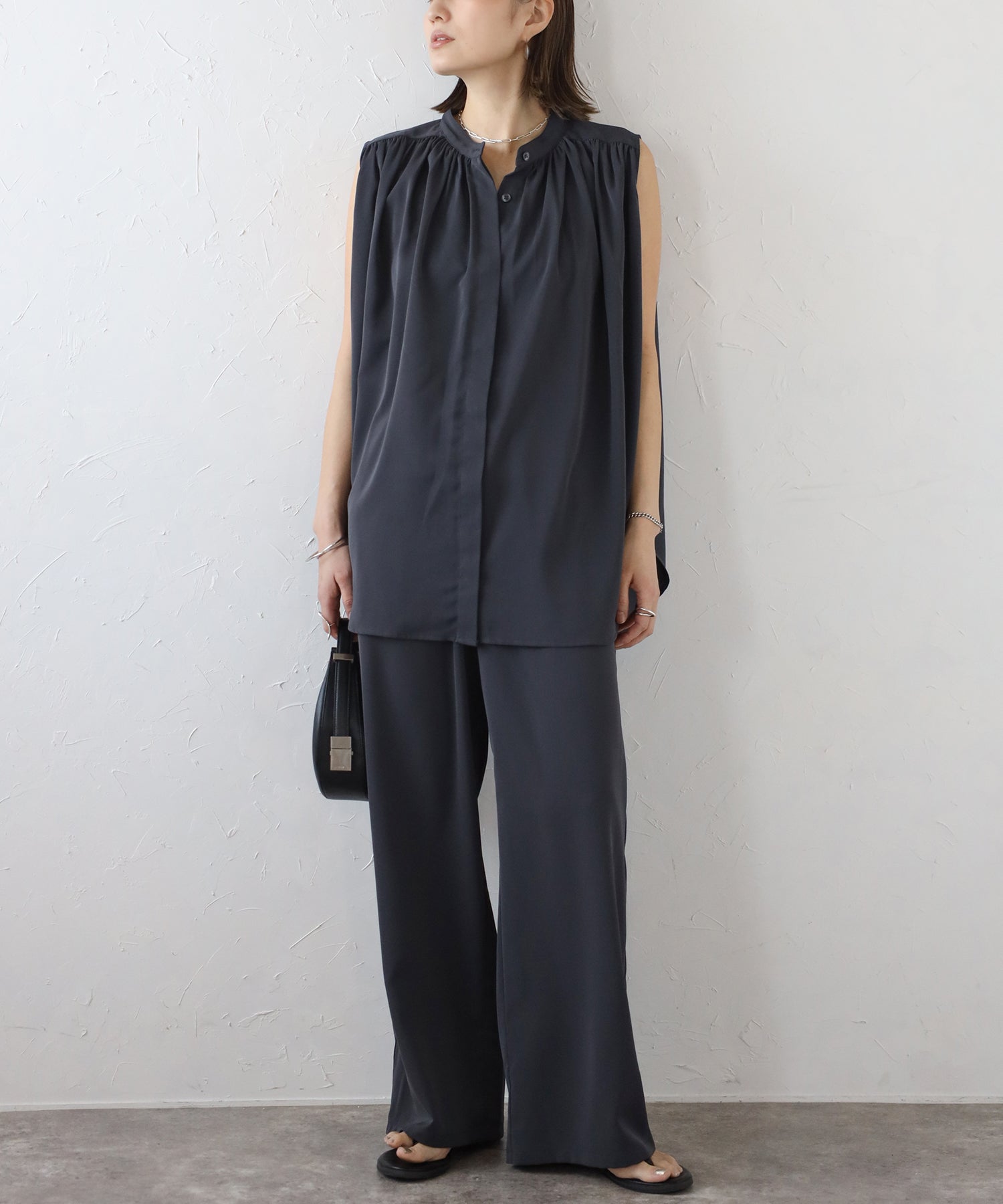 ボンジュールサガン BONJOUR SAGAN マットサテンノースリブラウス×パンツセットアップ （CHARCOAL-GRAY） CHARCOAL-GRAY