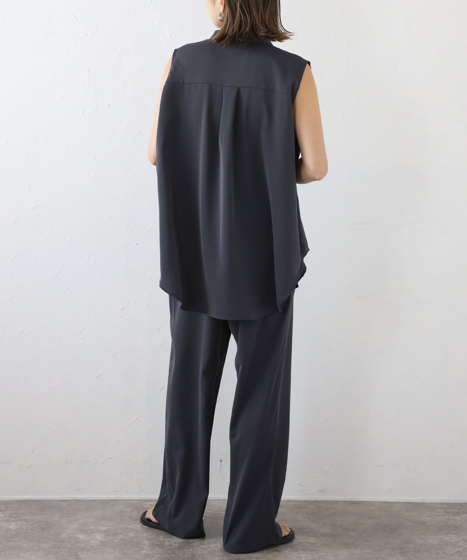 ボンジュールサガン BONJOUR SAGAN マットサテンノースリブラウス×パンツセットアップ （CHARCOAL-GRAY） CHARCOAL-GRAY