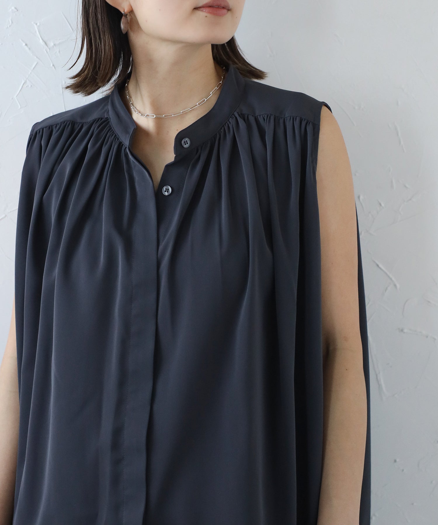 ボンジュールサガン BONJOUR SAGAN マットサテンノースリブラウス×パンツセットアップ （CHARCOAL-GRAY） CHARCOAL-GRAY