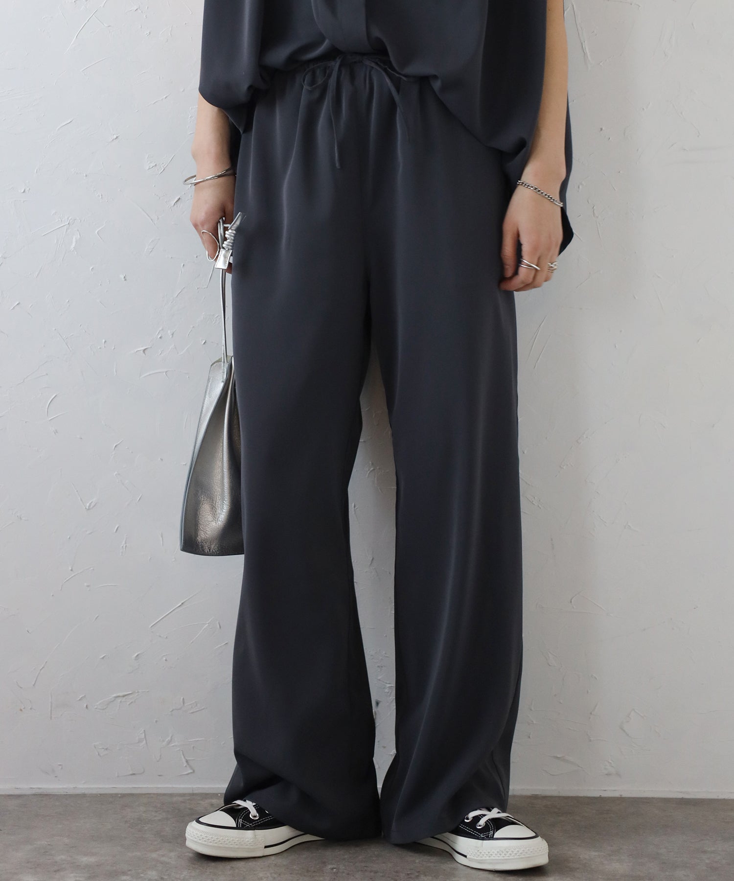 ボンジュールサガン BONJOUR SAGAN マットサテンノースリブラウス×パンツセットアップ （CHARCOAL-GRAY） CHARCOAL-GRAY