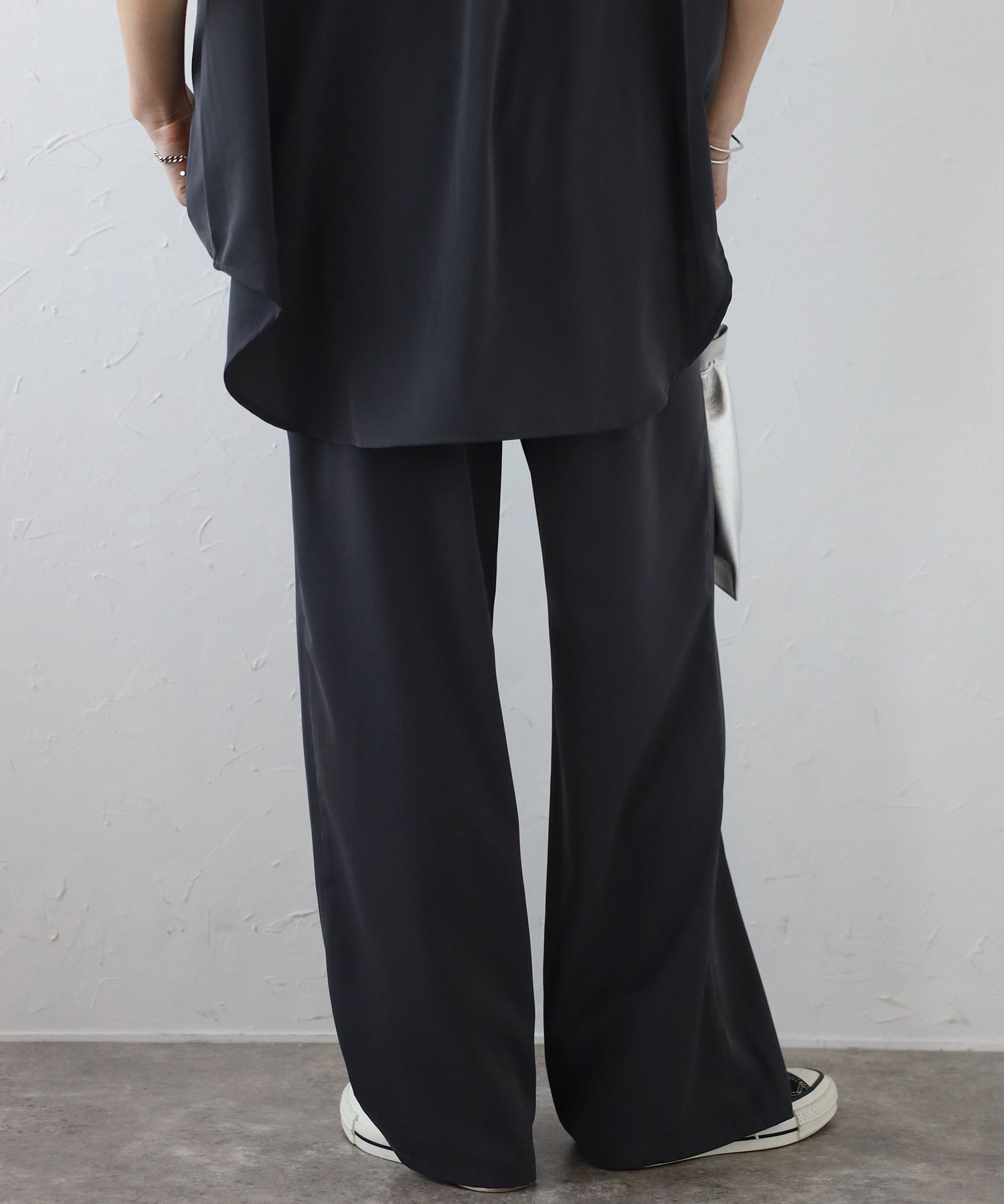 ボンジュールサガン BONJOUR SAGAN マットサテンノースリブラウス×パンツセットアップ （CHARCOAL-GRAY） CHARCOAL-GRAY