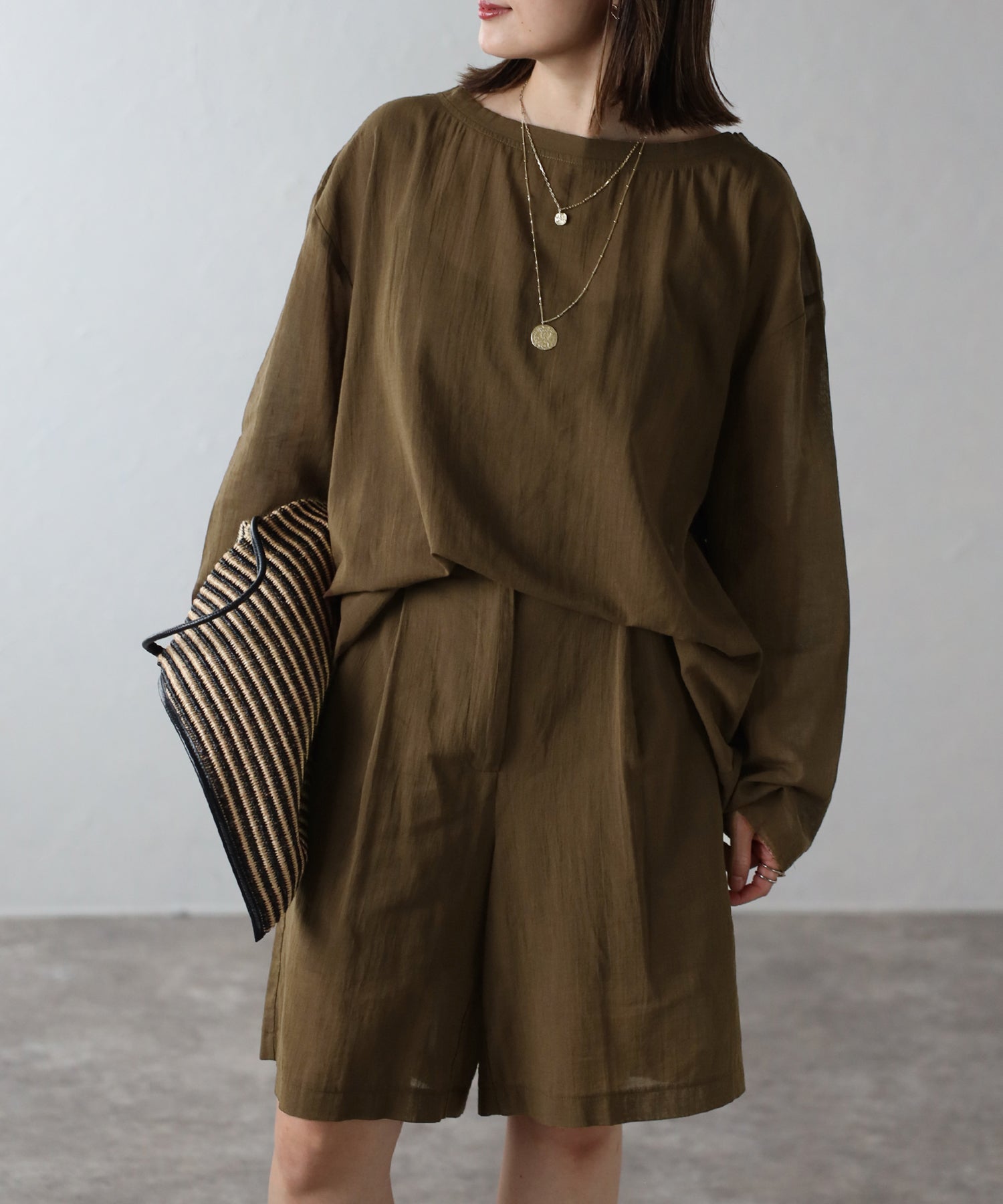ボンジュールサガン BONJOUR SAGAN [SET]シアークルーネックプルオーバーブラウス×タックショーツ （KHAKI-BROWN） KHAKI-BROWN