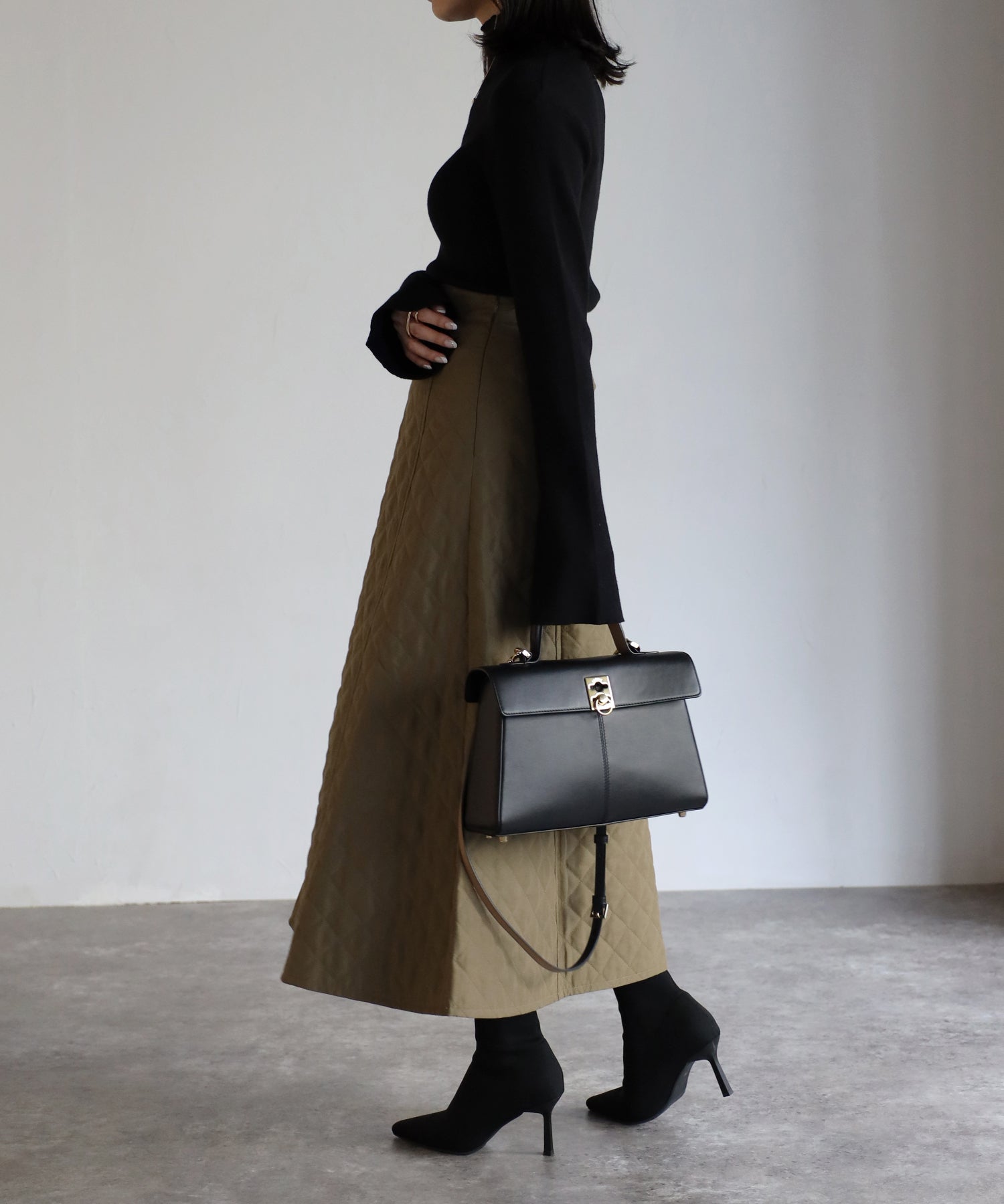 ボンジュールサガン BONJOUR SAGAN 袖スリットハイネックニット