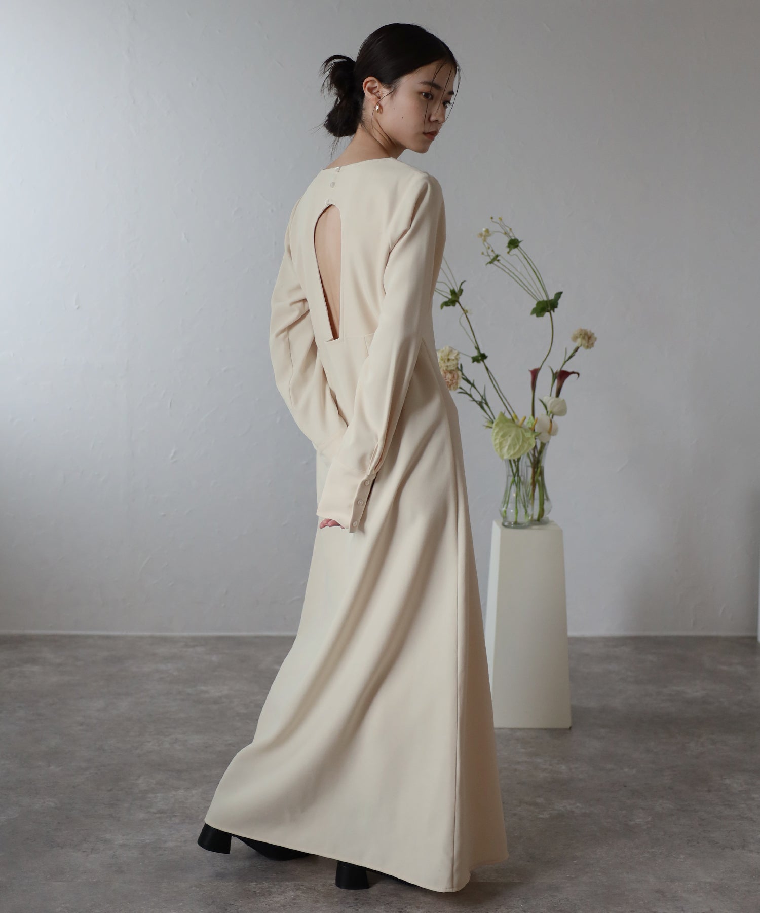 ボンジュールサガン BONJOUR SAGAN back open long sleeve one-piece / バックオープンロングスリーブワンピース