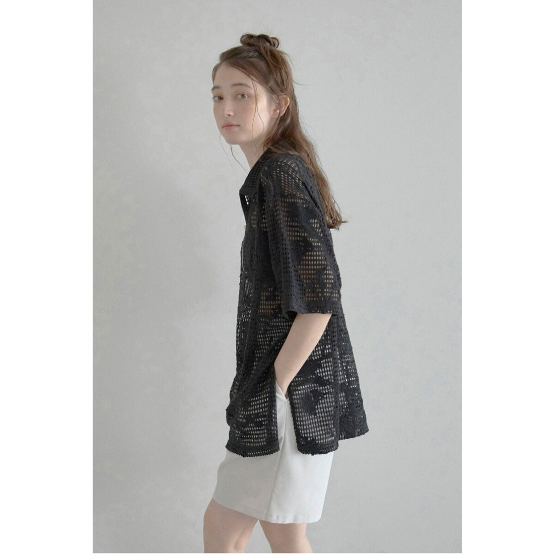 ボンジュールサガン BONJOUR SAGAN flower embroidery half zip mesh shirt / フラワー刺繍ハーフジップメッシュシャツ （BLACK） BLACK