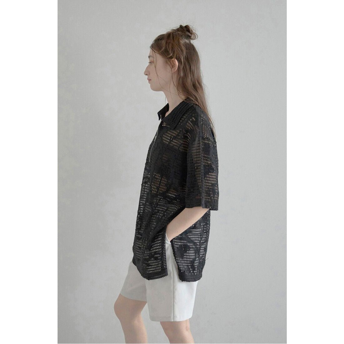ボンジュールサガン BONJOUR SAGAN flower embroidery half zip mesh shirt / フラワー刺繍ハーフジップメッシュシャツ （BLACK） BLACK