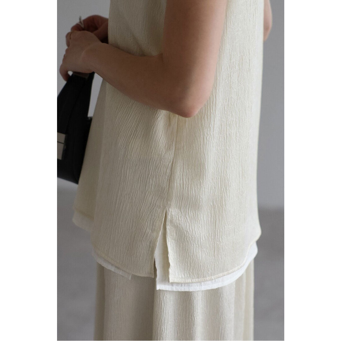 ボンジュールサガン BONJOUR SAGAN リンクルサテンレイヤードノースリブラウス （IVORY） IVORY