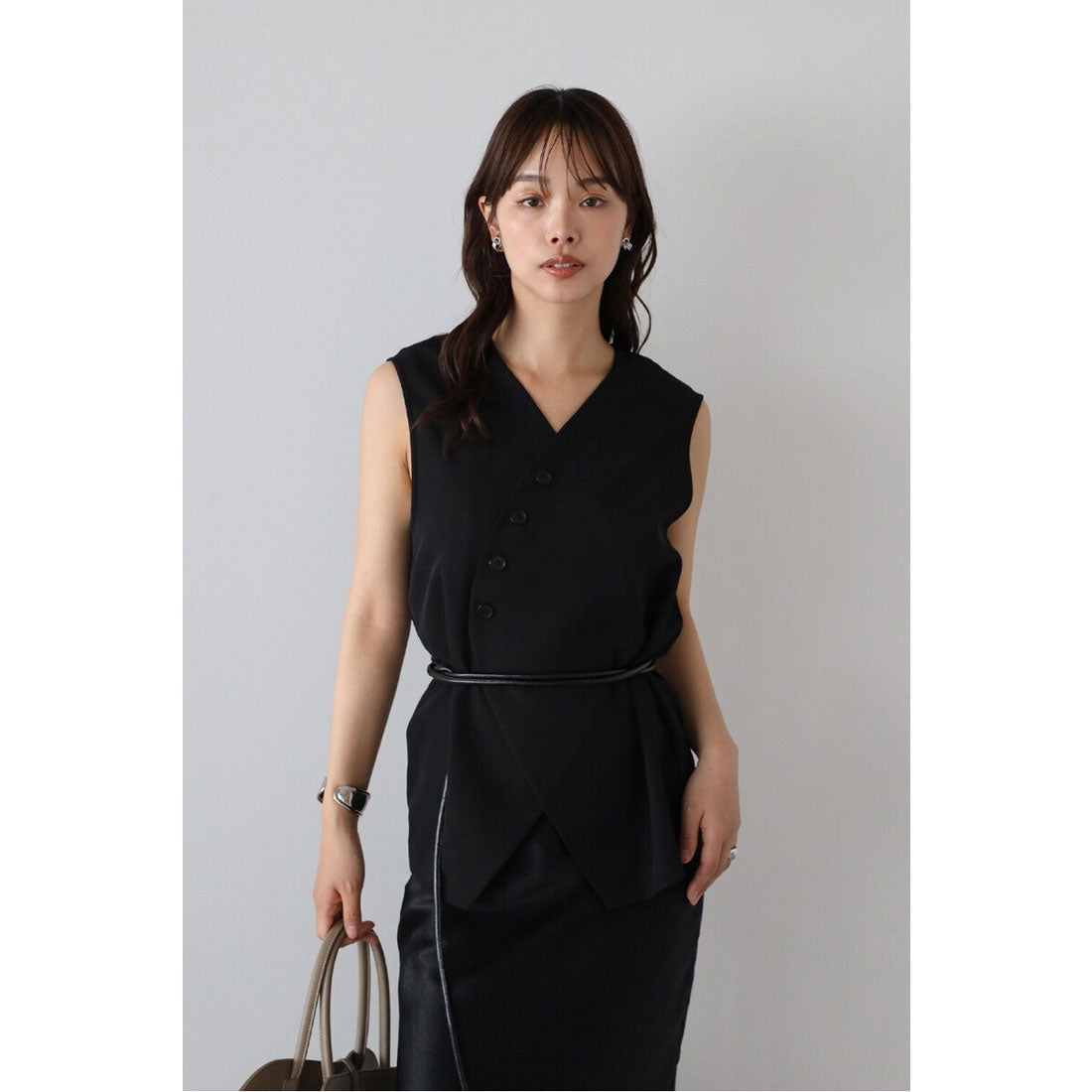 ボンジュールサガン BONJOUR SAGAN asymmetry vest with belt / ベルト付きアシンメトリーベスト （BLACK） BLACK