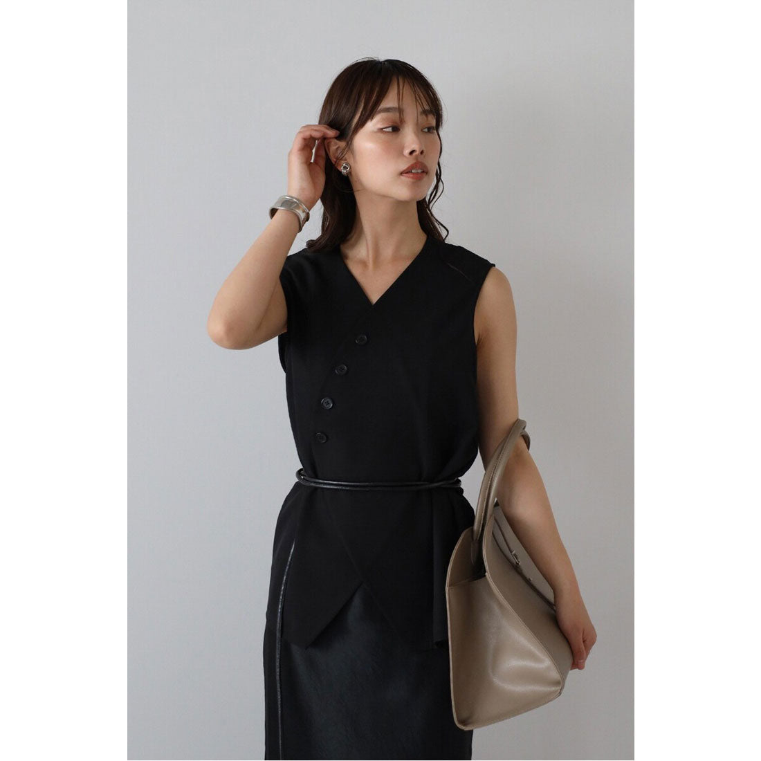 ボンジュールサガン BONJOUR SAGAN asymmetry vest with belt / ベルト付きアシンメトリーベスト （BLACK） BLACK