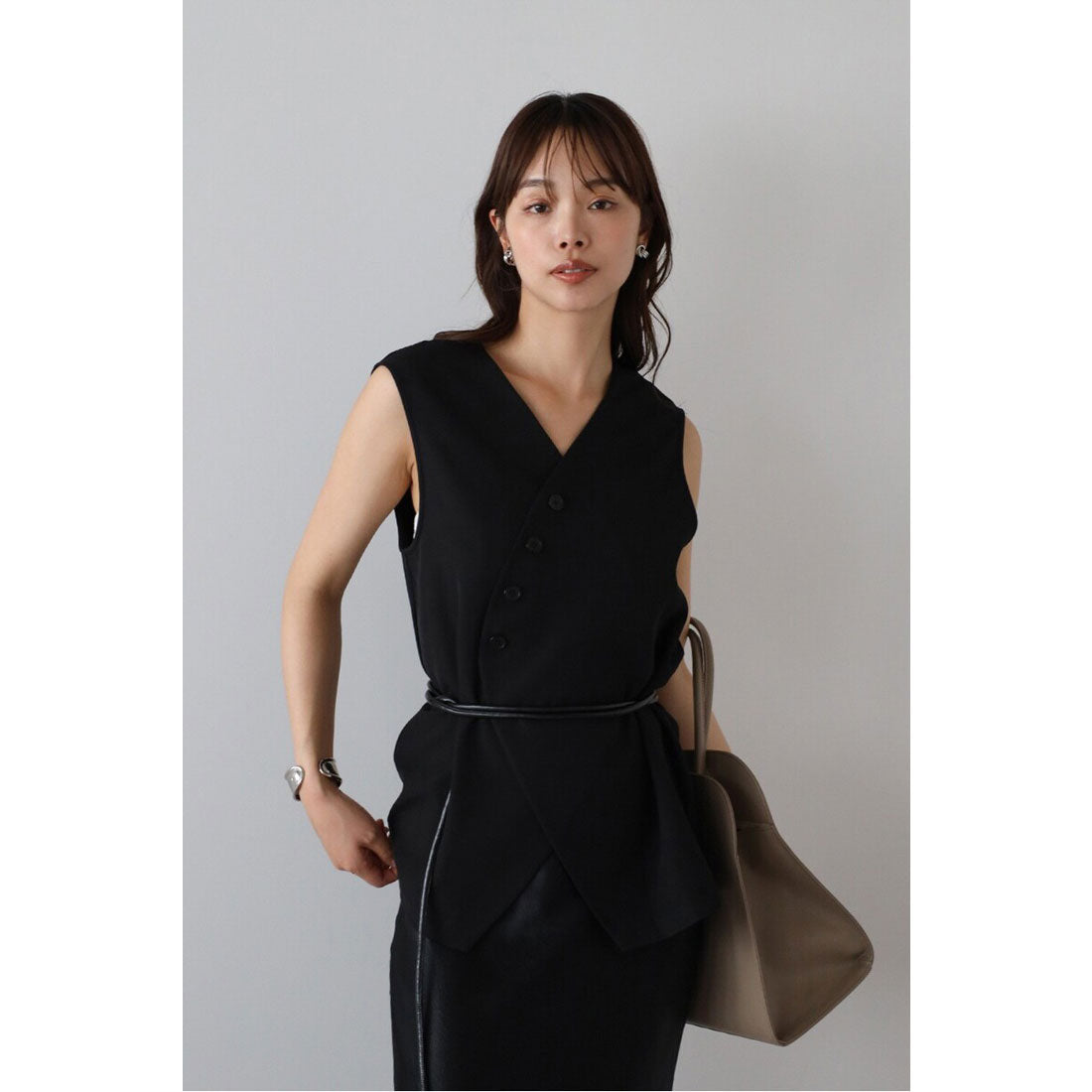 ボンジュールサガン BONJOUR SAGAN asymmetry vest with belt / ベルト付きアシンメトリーベスト （BLACK） BLACK