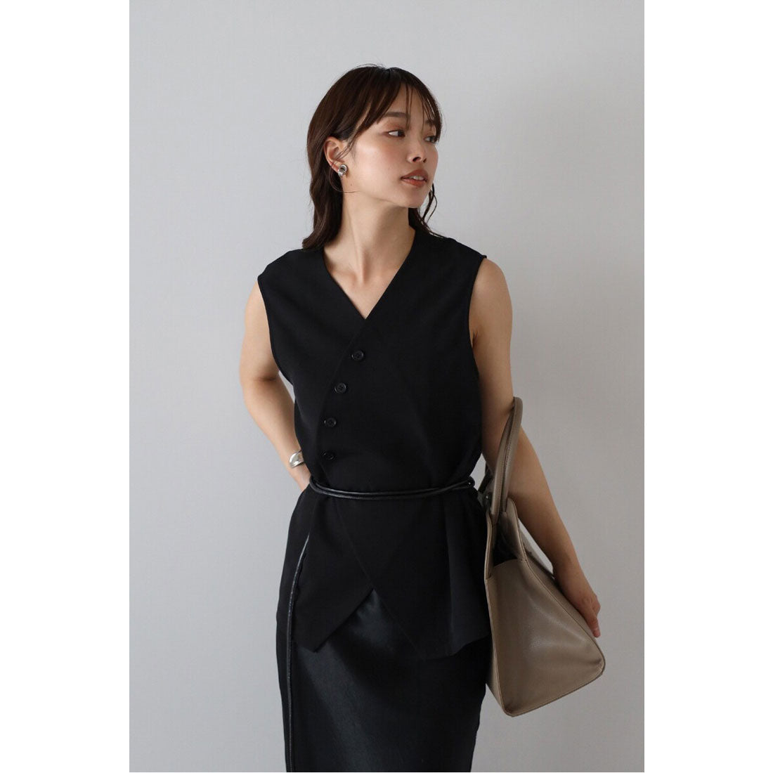 ボンジュールサガン BONJOUR SAGAN asymmetry vest with belt / ベルト付きアシンメトリーベスト （BLACK） BLACK