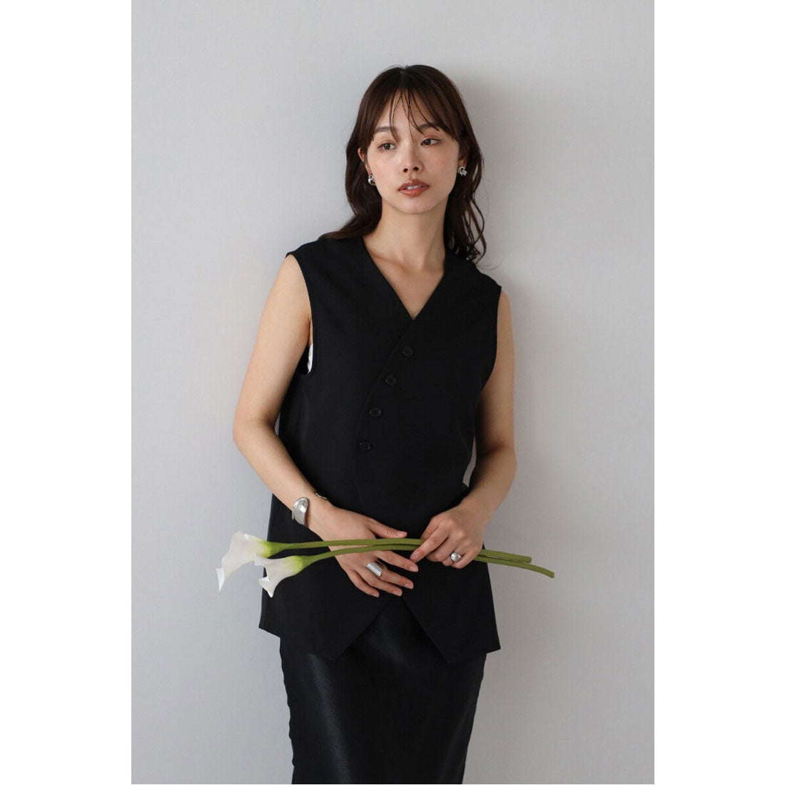 ボンジュールサガン BONJOUR SAGAN asymmetry vest with belt / ベルト付きアシンメトリーベスト （BLACK） BLACK