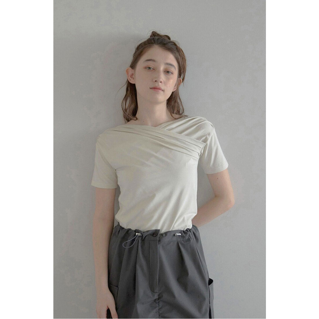 ボンジュールサガン BONJOUR SAGAN 【接触冷感】unbalanced offshoulder tee / オフショルTシャツ （ECRU） ECRU