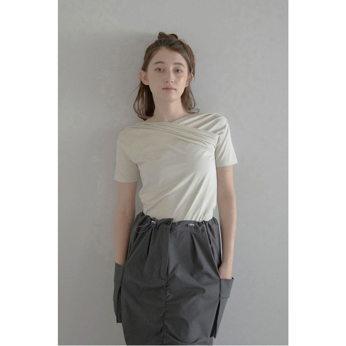 ボンジュールサガン BONJOUR SAGAN 【接触冷感】unbalanced offshoulder tee / オフショルTシャツ （ECRU） ECRU