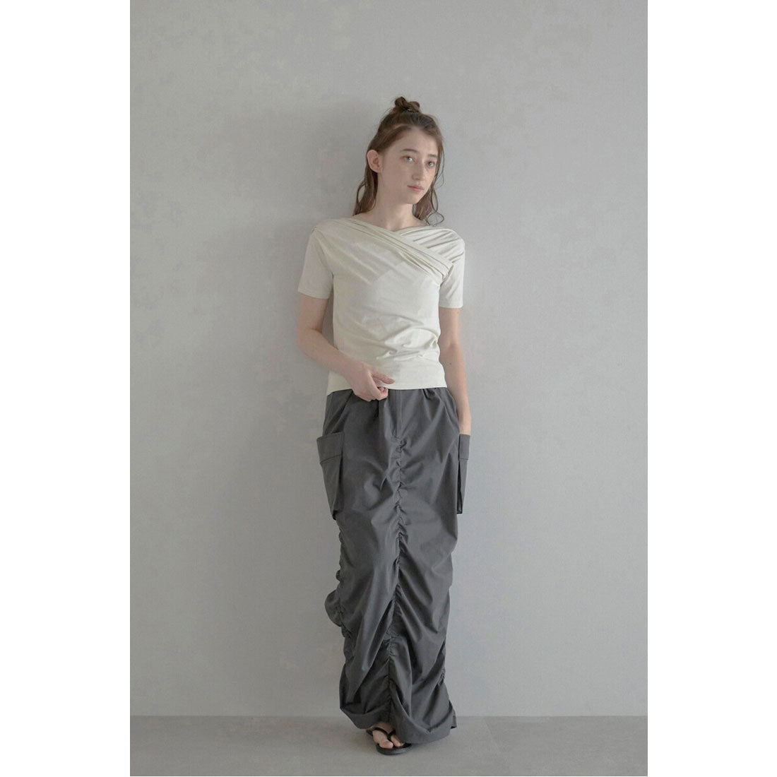 ボンジュールサガン BONJOUR SAGAN 【接触冷感】unbalanced offshoulder tee / オフショルTシャツ （ECRU） ECRU