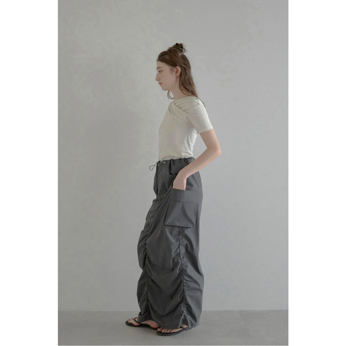 ボンジュールサガン BONJOUR SAGAN 【接触冷感】unbalanced offshoulder tee / オフショルTシャツ （ECRU） ECRU