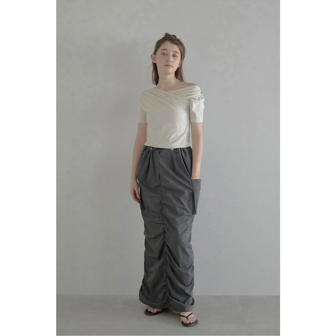 ボンジュールサガン BONJOUR SAGAN 【接触冷感】unbalanced offshoulder tee / オフショルTシャツ （ECRU） ECRU