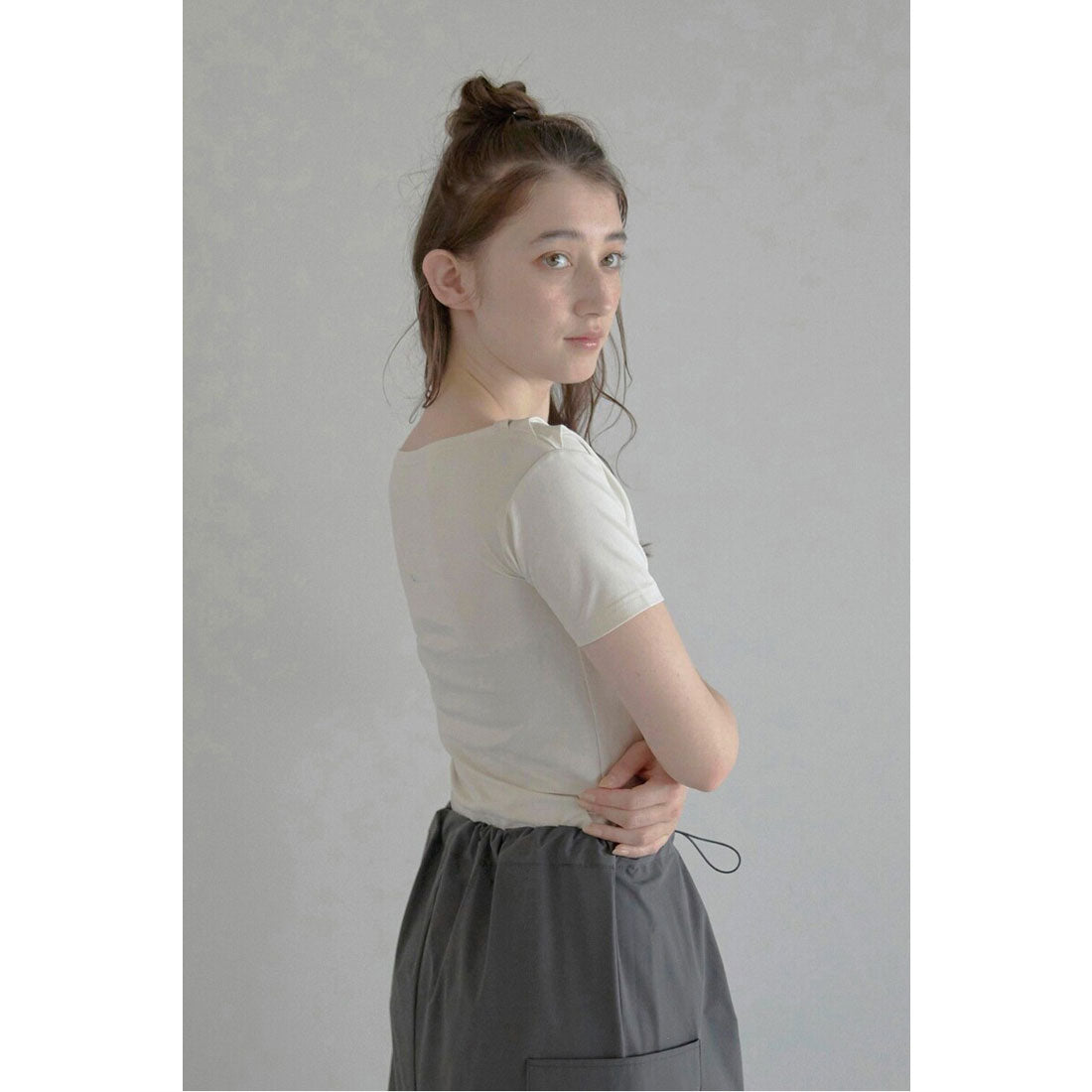 ボンジュールサガン BONJOUR SAGAN 【接触冷感】unbalanced offshoulder tee / オフショルTシャツ （ECRU） ECRU