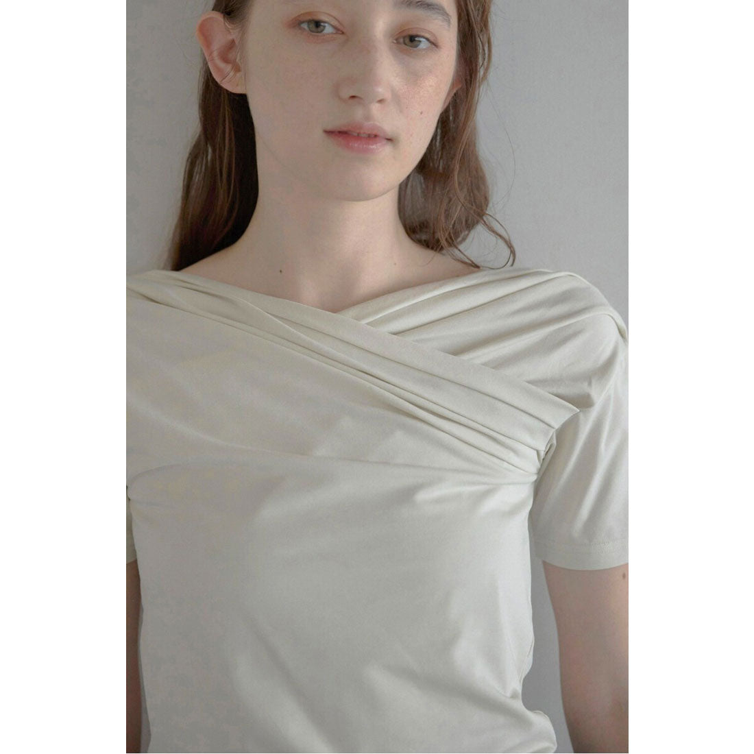 ボンジュールサガン BONJOUR SAGAN 【接触冷感】unbalanced offshoulder tee / オフショルTシャツ （ECRU） ECRU