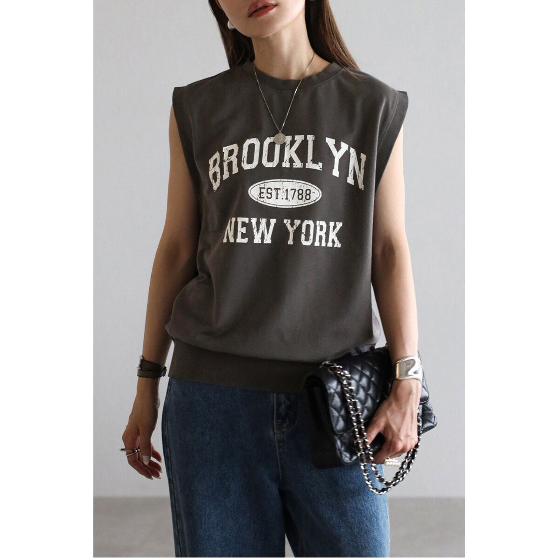 ボンジュールサガン BONJOUR SAGAN ピグメントロゴノースリーブスウェット （CHARCOAL-GRAY） CHARCOAL-GRAY