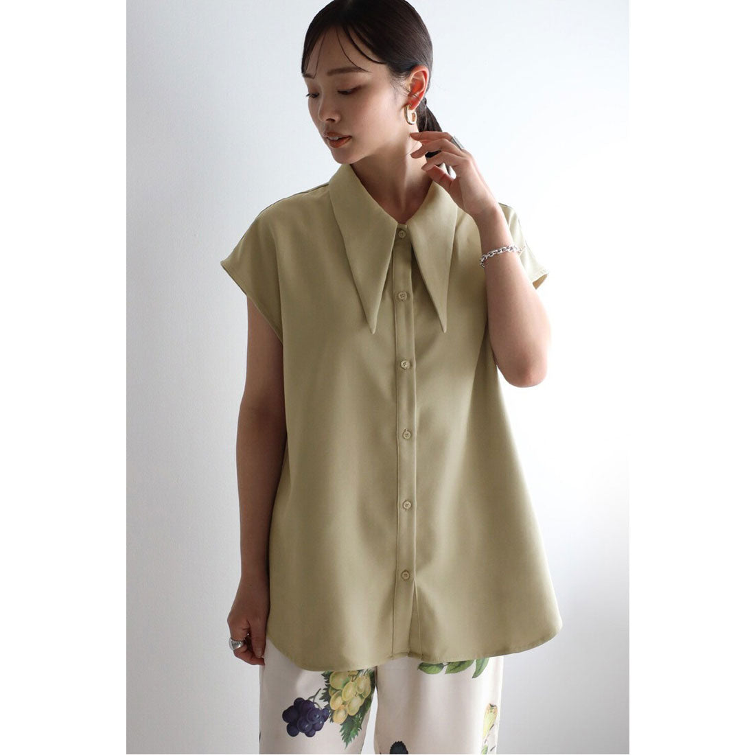 ボンジュールサガン BONJOUR SAGAN long collar french sleeve blouse / ロングカラーフレンチスリーブブラウス （LIGHT-KHAKI） LIGHT-KHAKI