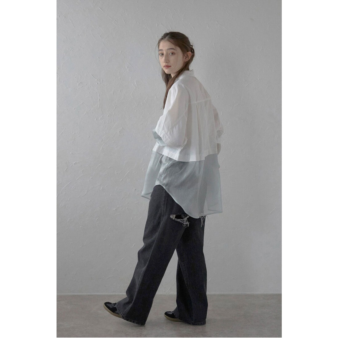 ボンジュールサガン BONJOUR SAGAN sheer shiny hem shirt / シアーシャイニーヘムナイロンシャツ （OFF-WHITE） OFF-WHITE