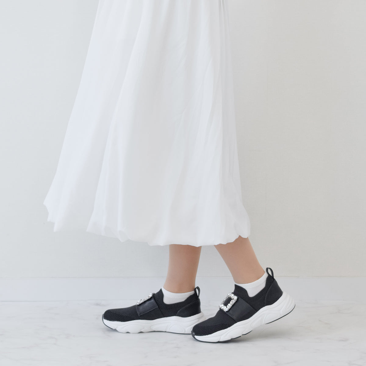 ブリジット バーキン Bridget Birkin ビジューバックルニットスニーカー （ブラック） ブラック