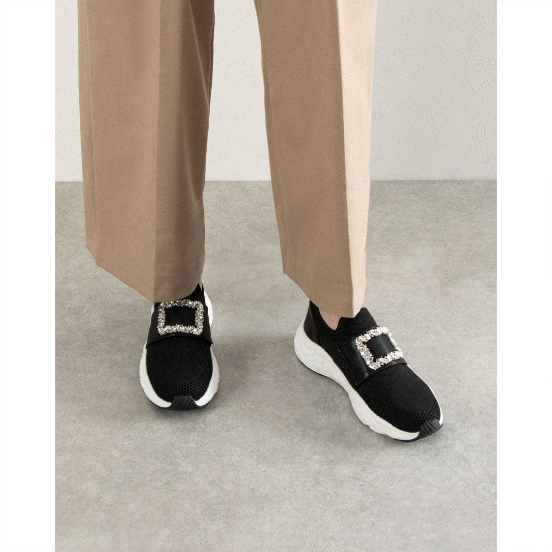 ブリジット バーキン Bridget Birkin ビジューバックルニットスニーカー （ブラック） ブラック