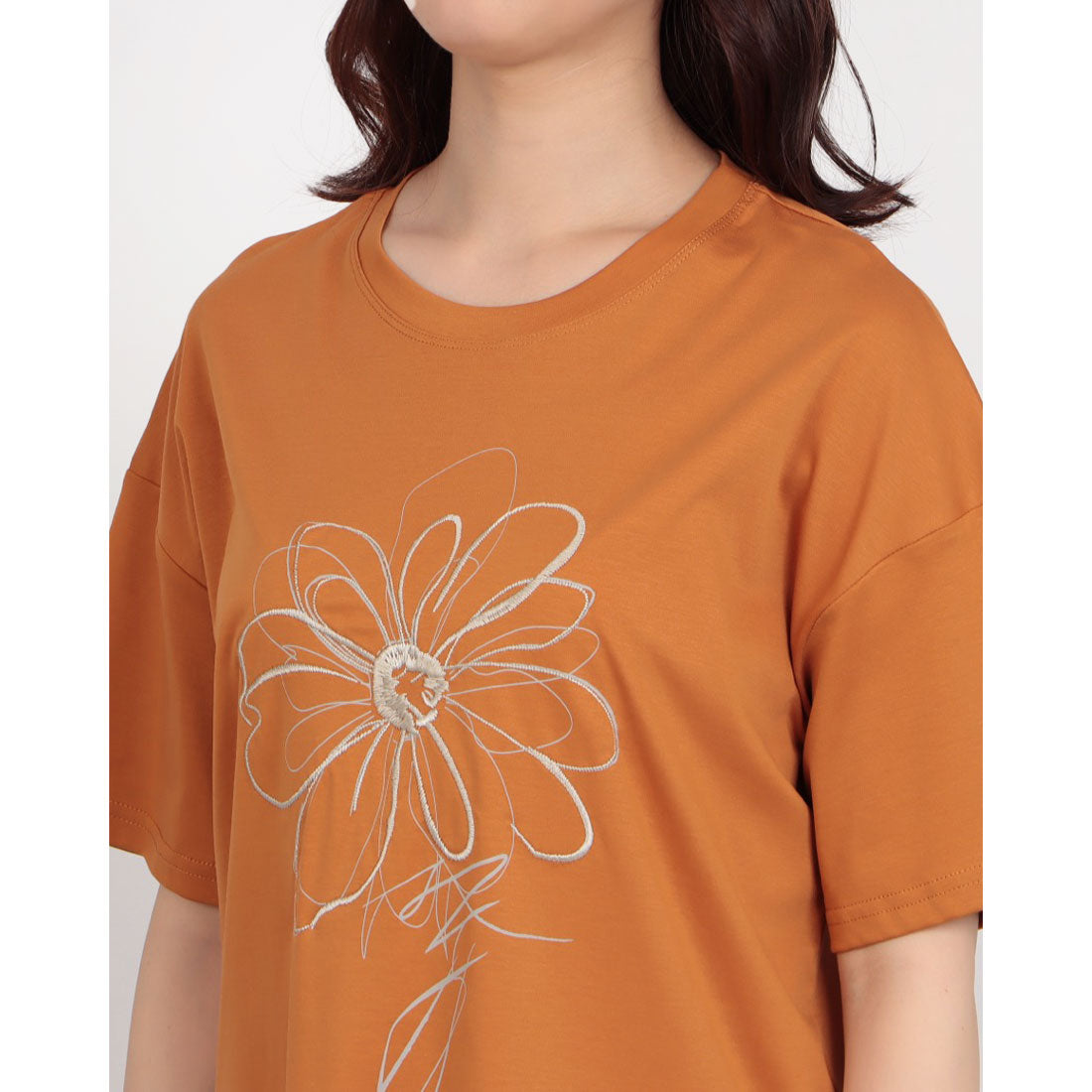ブローディア BRODIAEA フラワー刺繍×プリント半袖Tシャツ （レンガ） レンガ