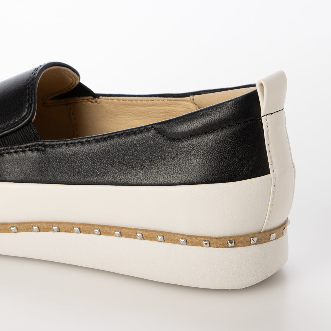 ブソラ bussola ブソラ  KOLN  山羊革スタッズスリッポンシューズ（Black） （Black） Black