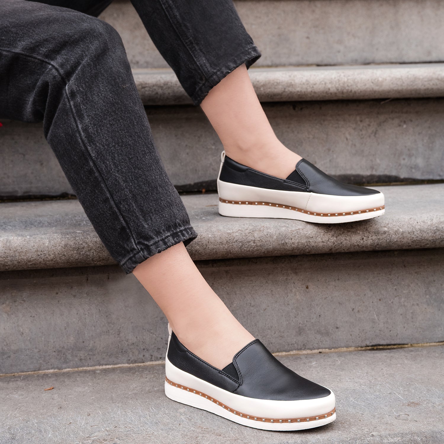 bussola ブソラ  KOLN 撥水  山羊革スタッズスリッポンシューズ（Black） Black