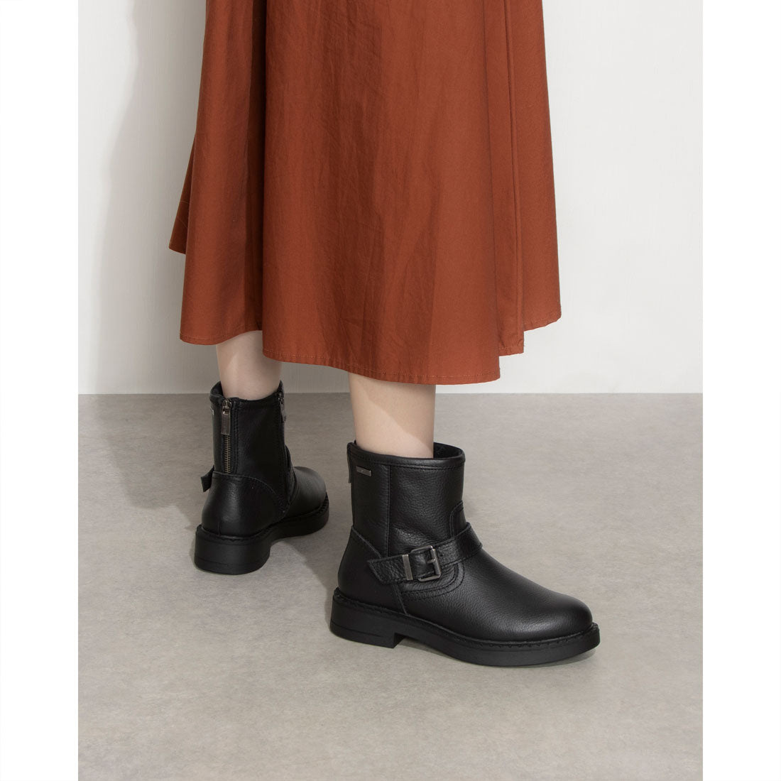 Bussola leather short boots with belt for all weather use