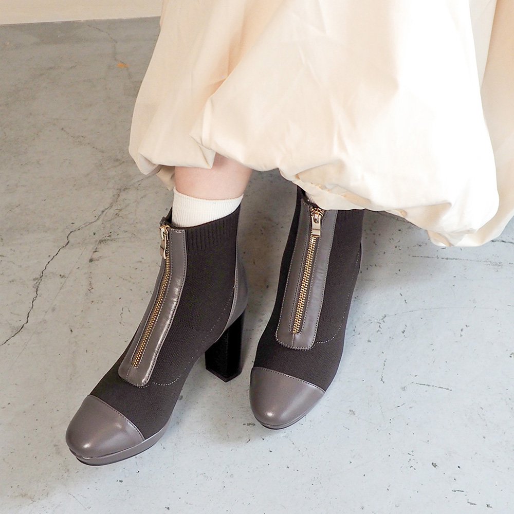 "Baiashinaga Ojisan by Ashinaga Ojisan Thick-soled Center Zip Knit Boots"