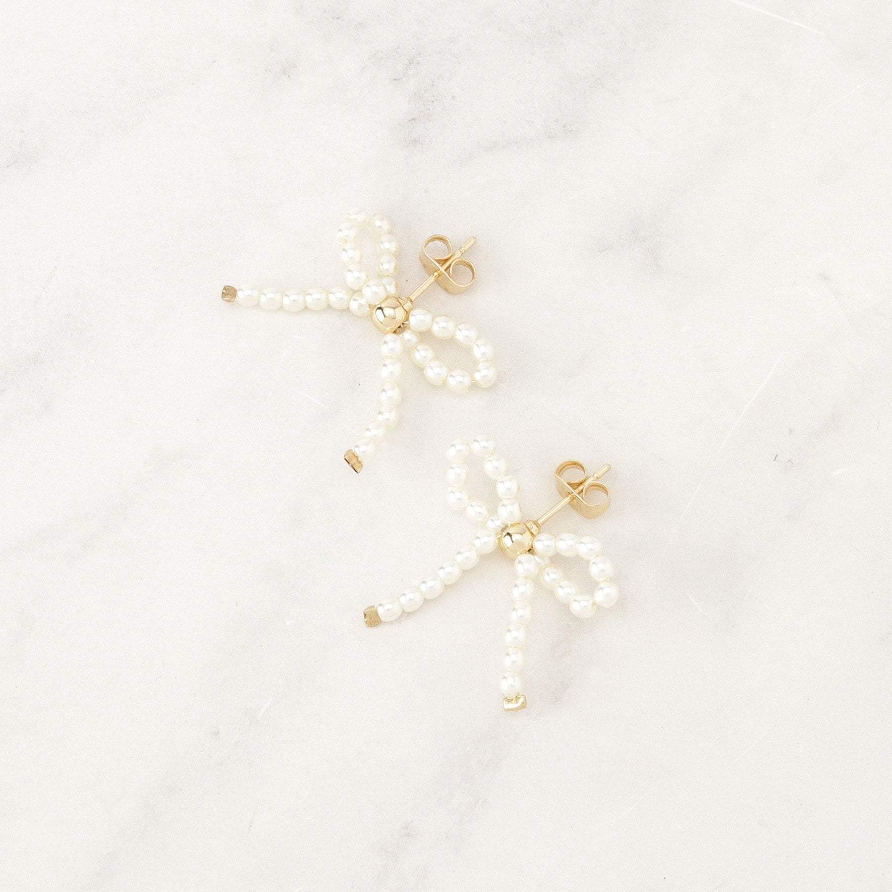 クチュール ブローチ Couture Brooch パール調リボンデザインピアス （ゴールド(007)） ゴールド(007)