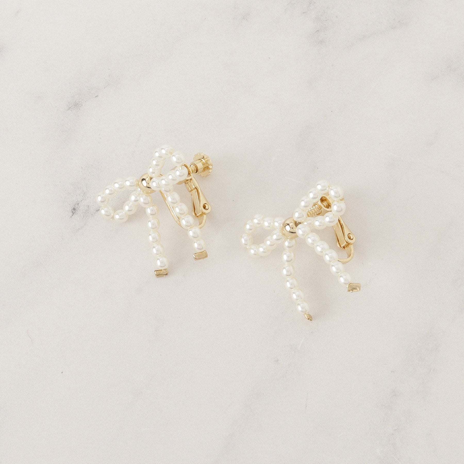 クチュール ブローチ Couture Brooch パール調リボンデザインイヤリング （ゴールド(007)） ゴールド(007)