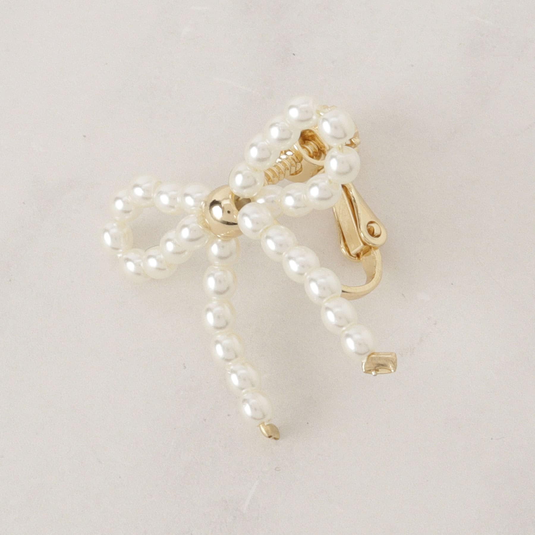 クチュール ブローチ Couture Brooch パール調リボンデザインイヤリング （ゴールド(007)） ゴールド(007)