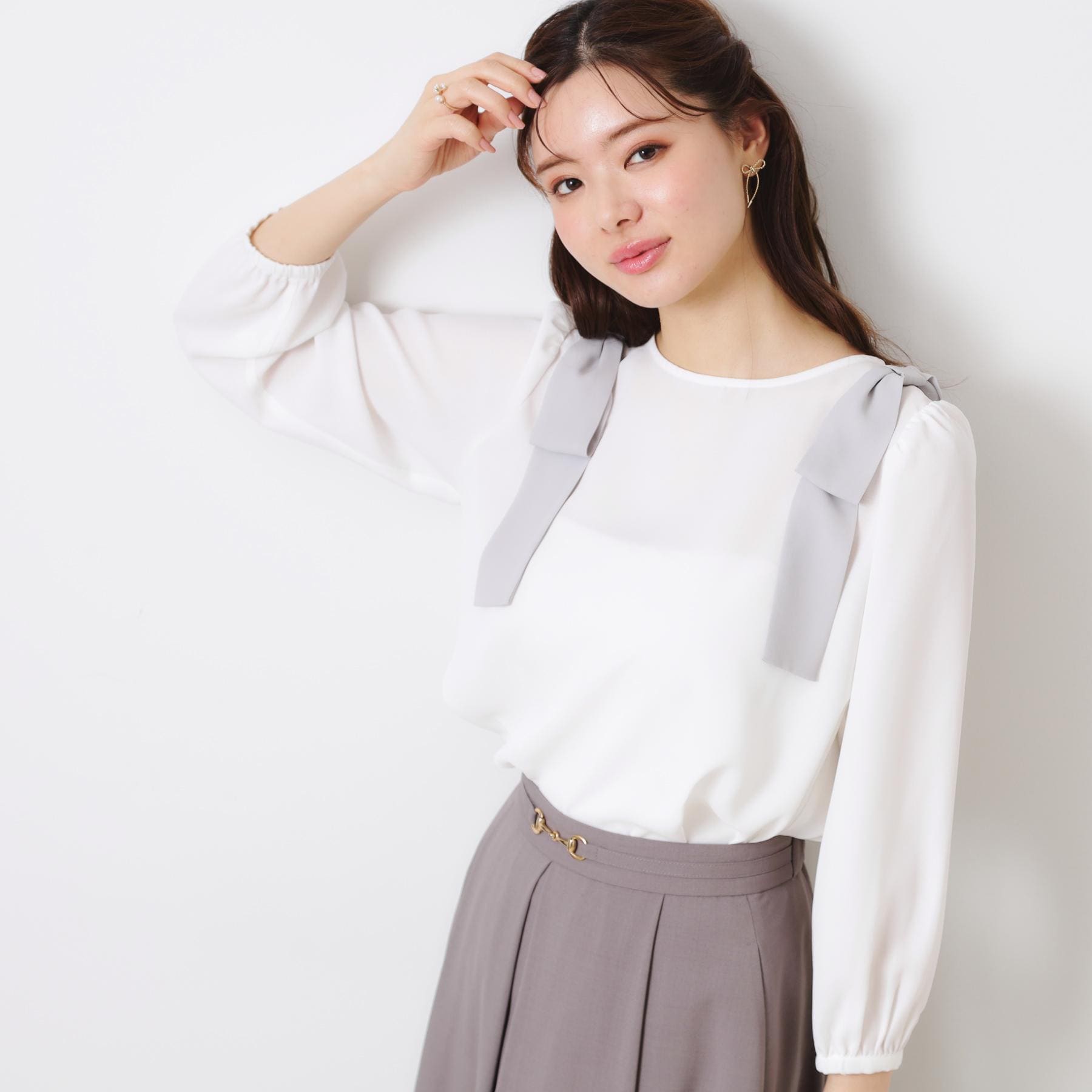  Couture Brooch Couture Brooch 肩部蝴蝶結雪紡襯衫