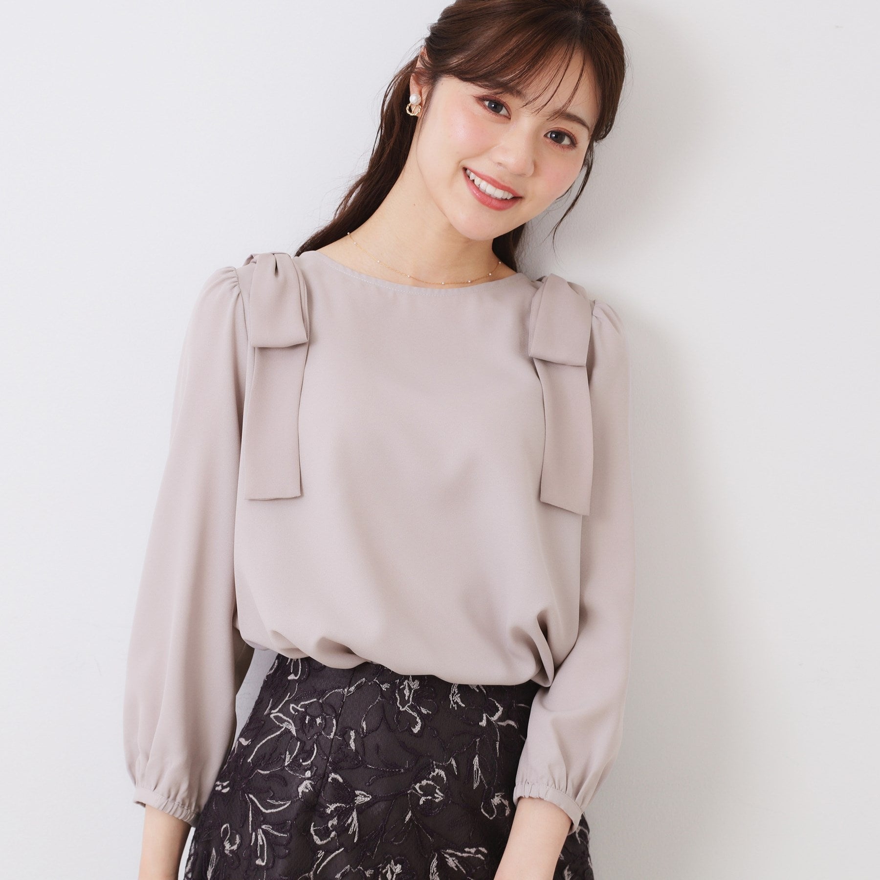 クチュール ブローチ Couture Brooch 肩リボンシフォンブラウス （オフホワイト(503)） オフホワイト(503)