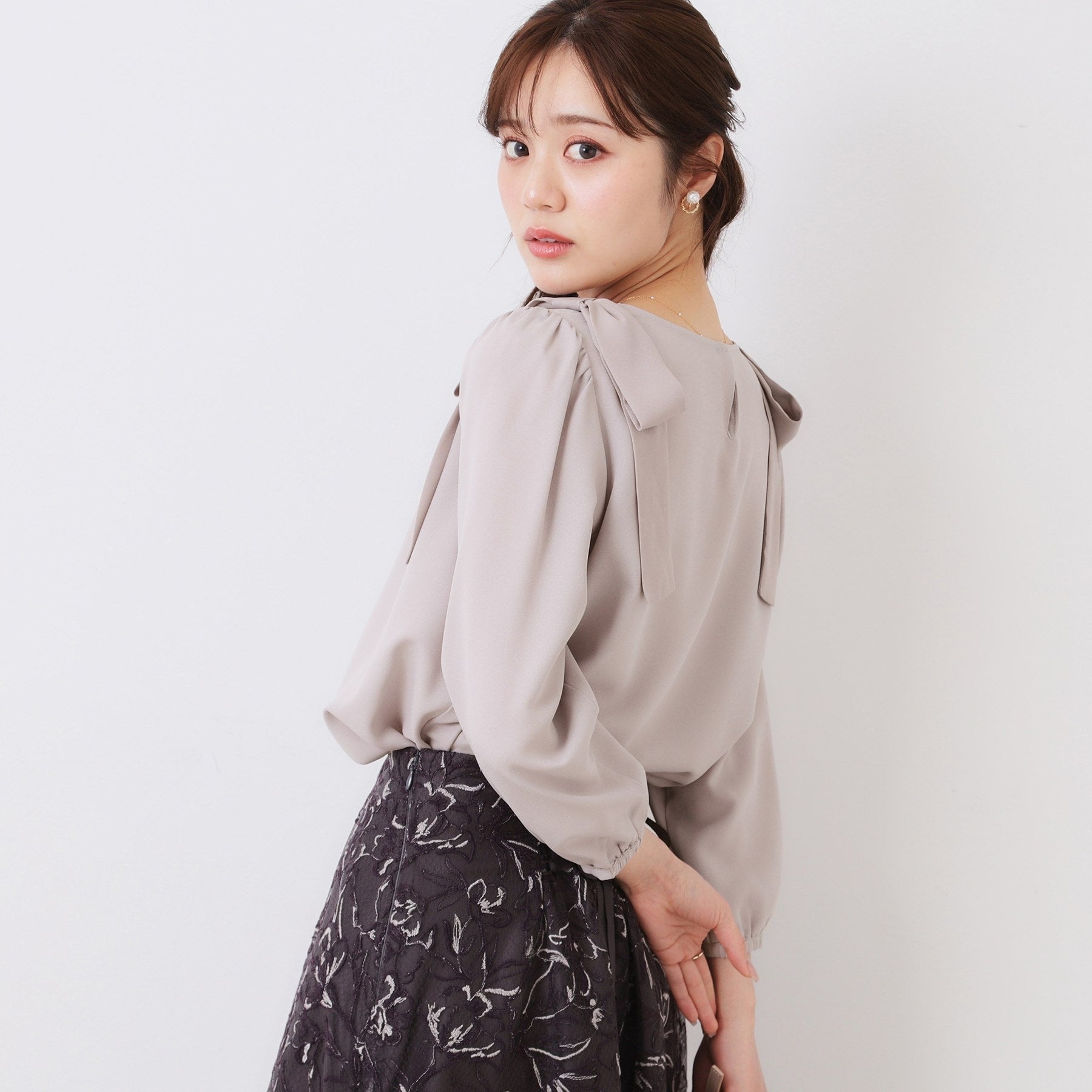 クチュール ブローチ Couture Brooch 肩リボンシフォンブラウス （オフホワイト(503)） オフホワイト(503)