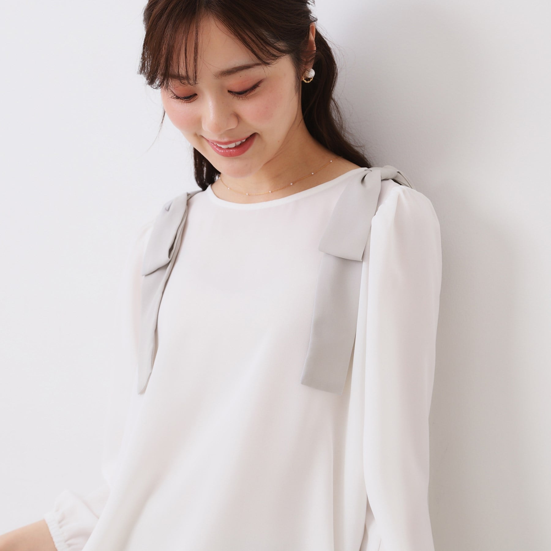 クチュール ブローチ Couture Brooch 肩リボンシフォンブラウス （オフホワイト(503)） オフホワイト(503)