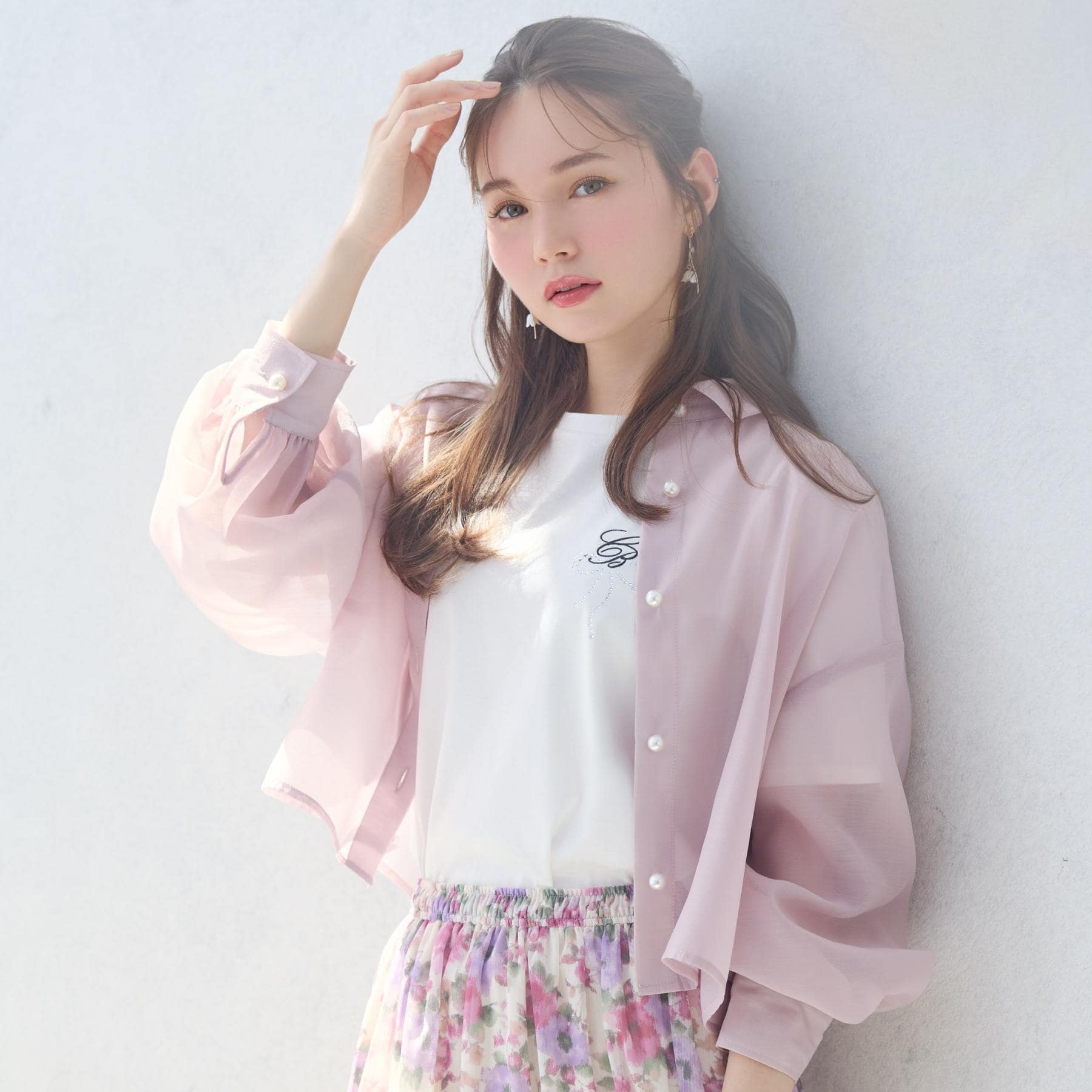 クチュール ブローチ Couture Brooch パール調ボタンシアーシャツ （ピンクベージュ(053)） ピンクベージュ(053)