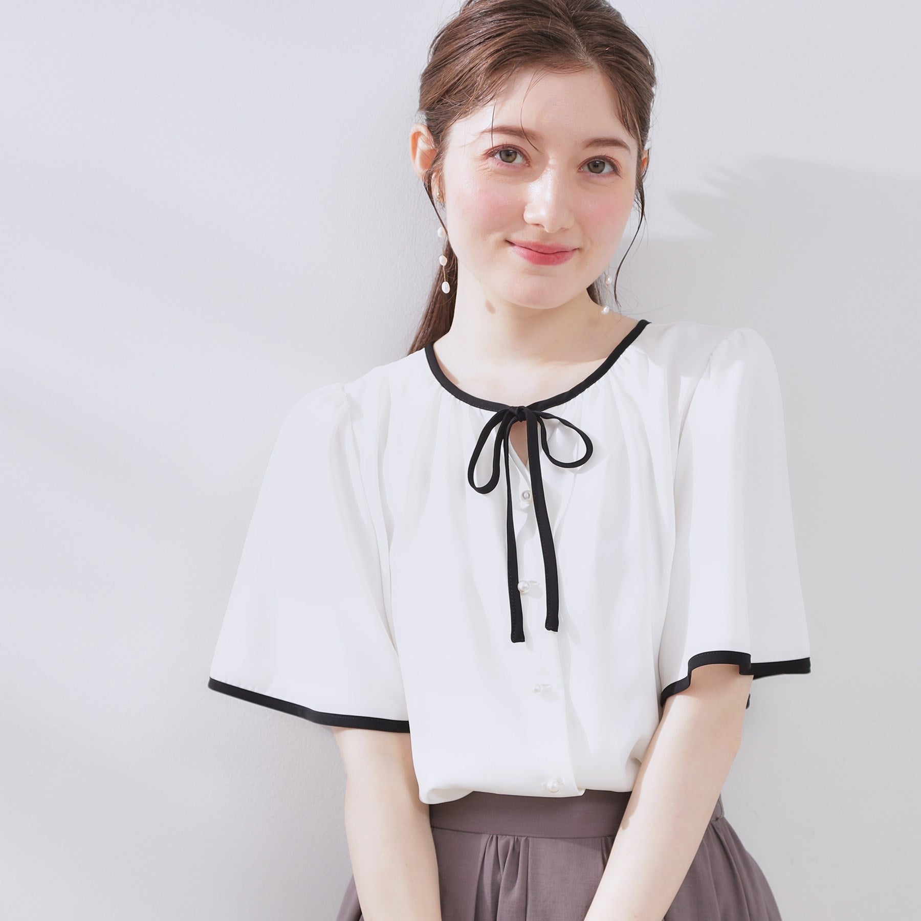 クチュール ブローチ Couture Brooch 配色フレア2WAYブラウス （オフホワイト(003)） オフホワイト(003)