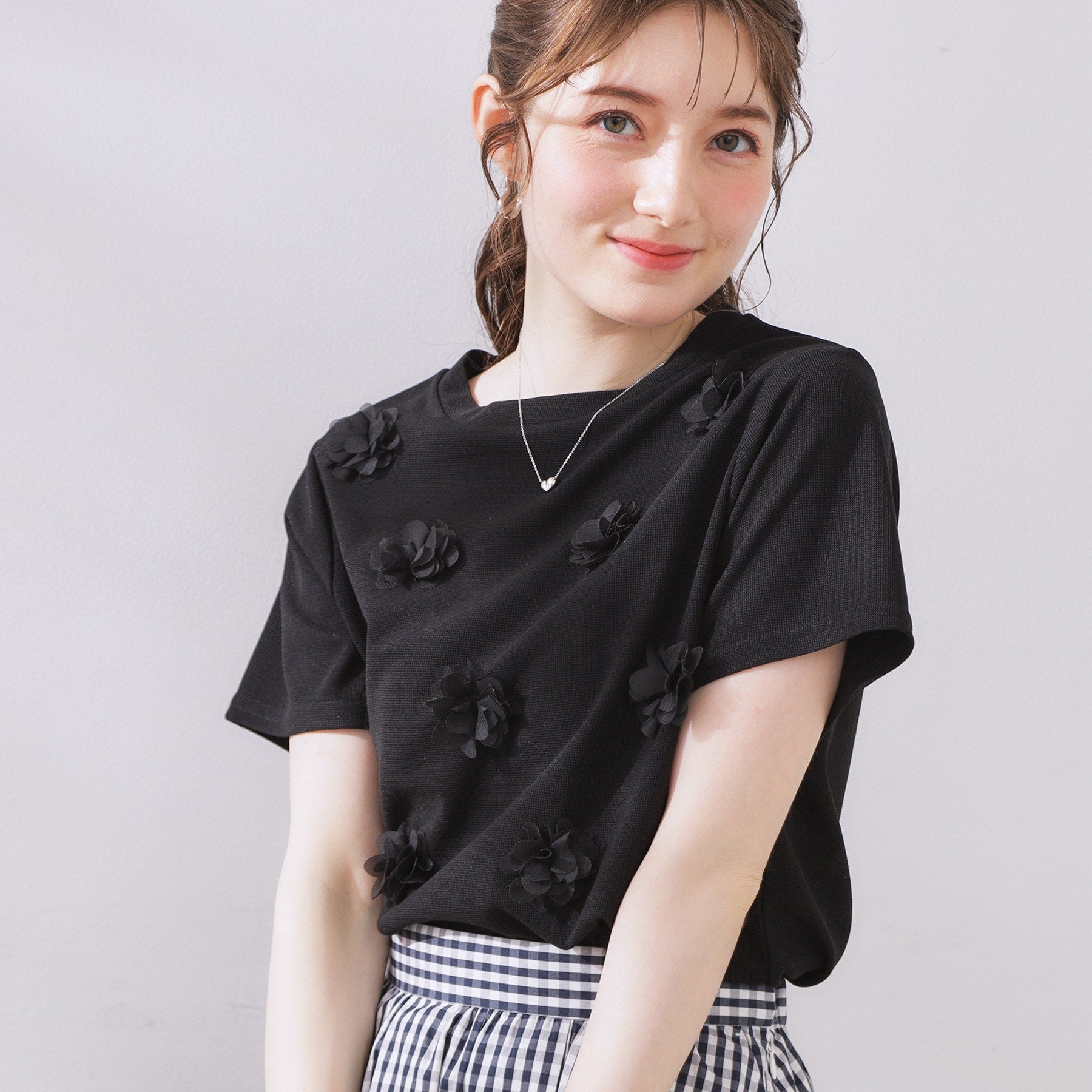 クチュール ブローチ Couture Brooch フラワーデザイン半袖TOPS （ブラック(019)） ブラック(019)