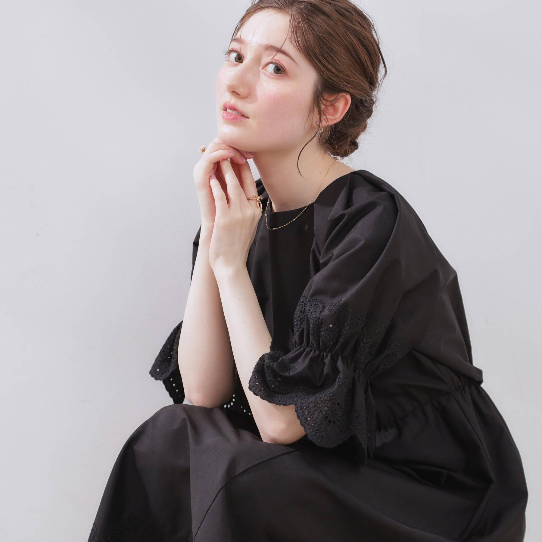 クチュール ブローチ Couture Brooch 【きれいめ・二の腕カバー】エシカルコットン エンブロドルマンワンピース （ブラック(019)） ブラック(019)