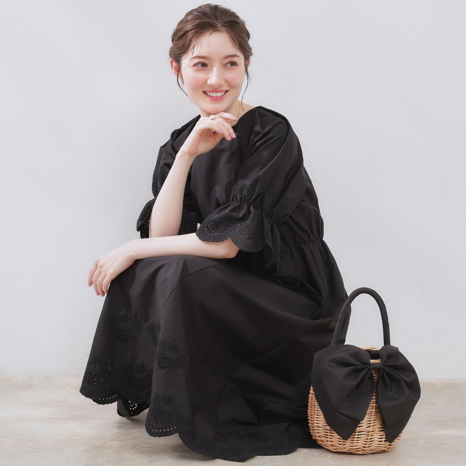 クチュール ブローチ Couture Brooch 【きれいめ・二の腕カバー】エシカルコットン エンブロドルマンワンピース （ブラック(019)） ブラック(019)